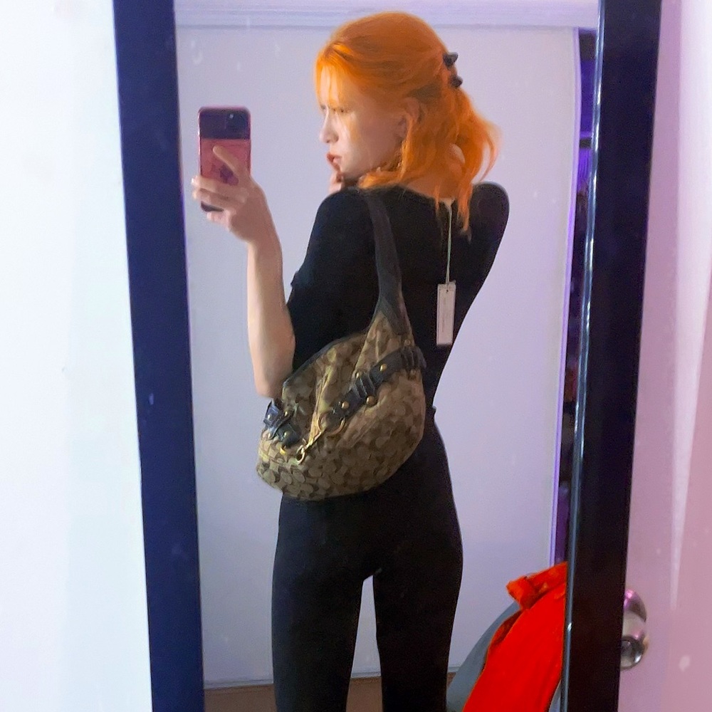 Meet your Posher, Izabella marie - Picture 2 of 3